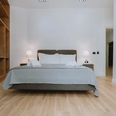 Dyrmo Hotel *