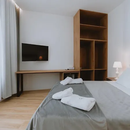 Hotel Dyrmo *